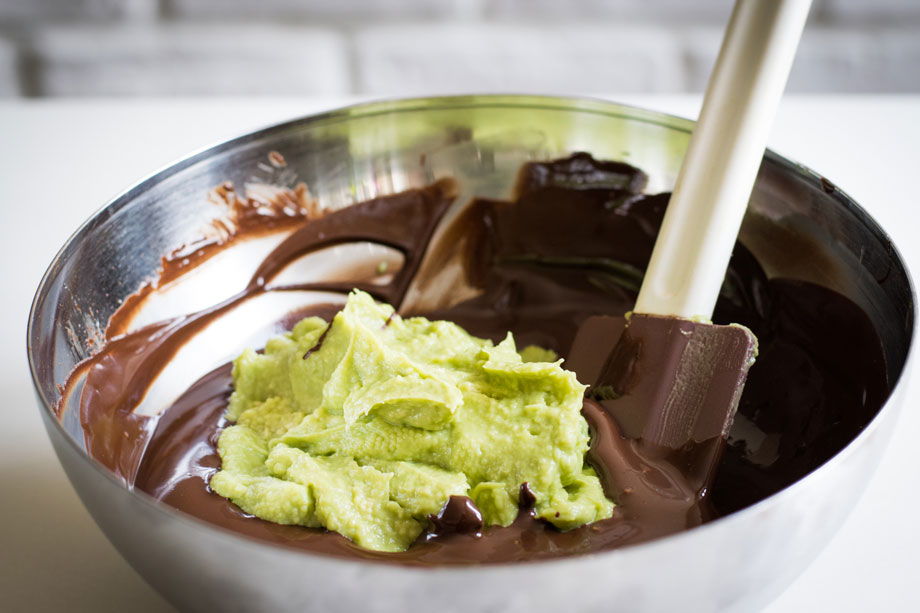 Tartufini al cioccolato e avocado