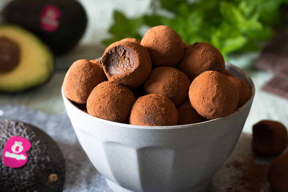 Tartufini al cioccolato e avocado